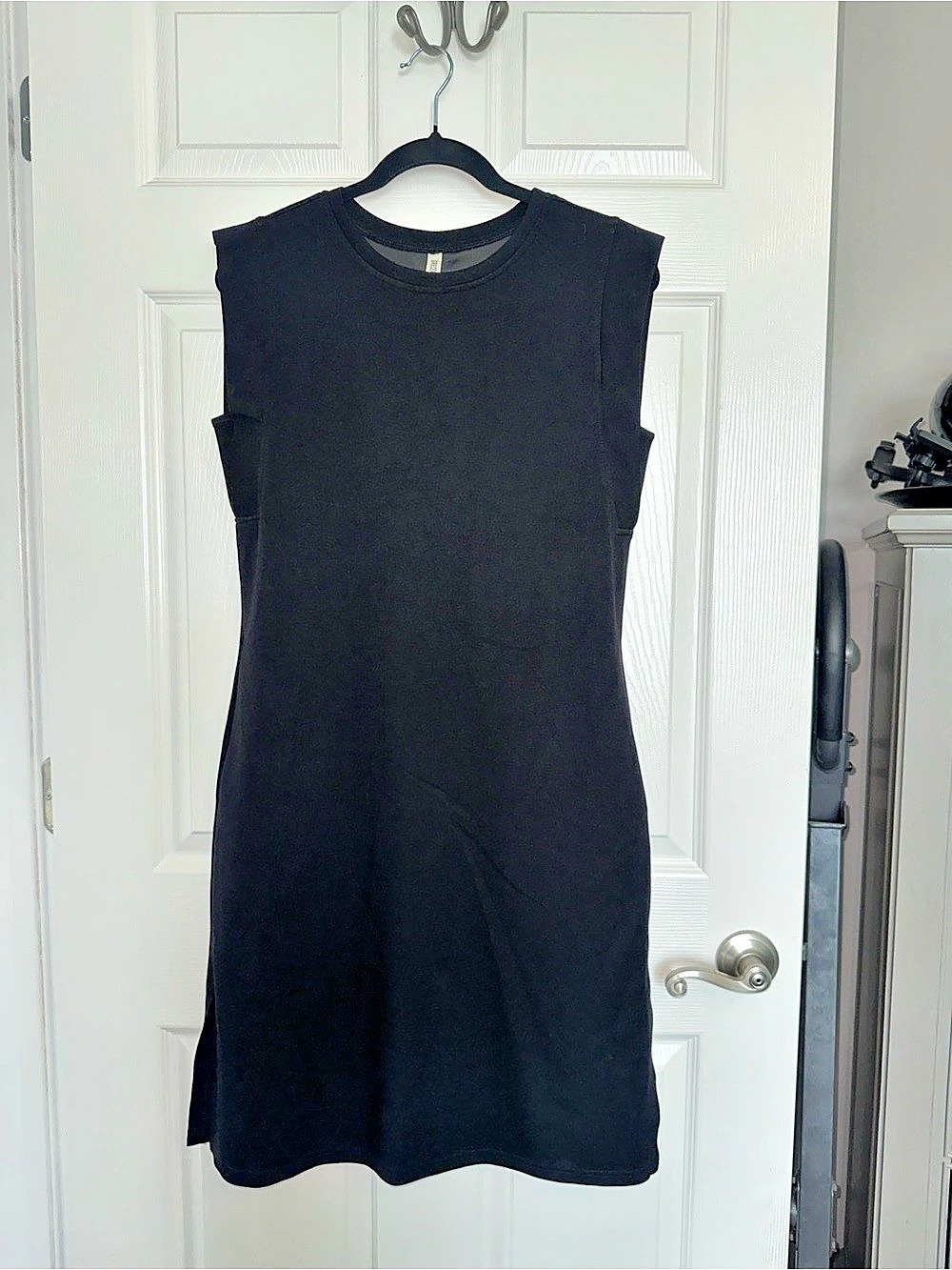 GRECERELLE Medium Black Sleeveless Shift Dress Structured Shoulder Minimalist